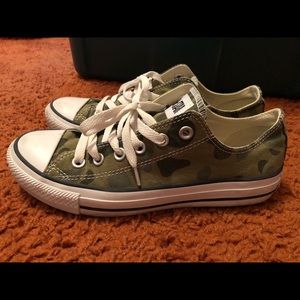 Camo converse, minor wear